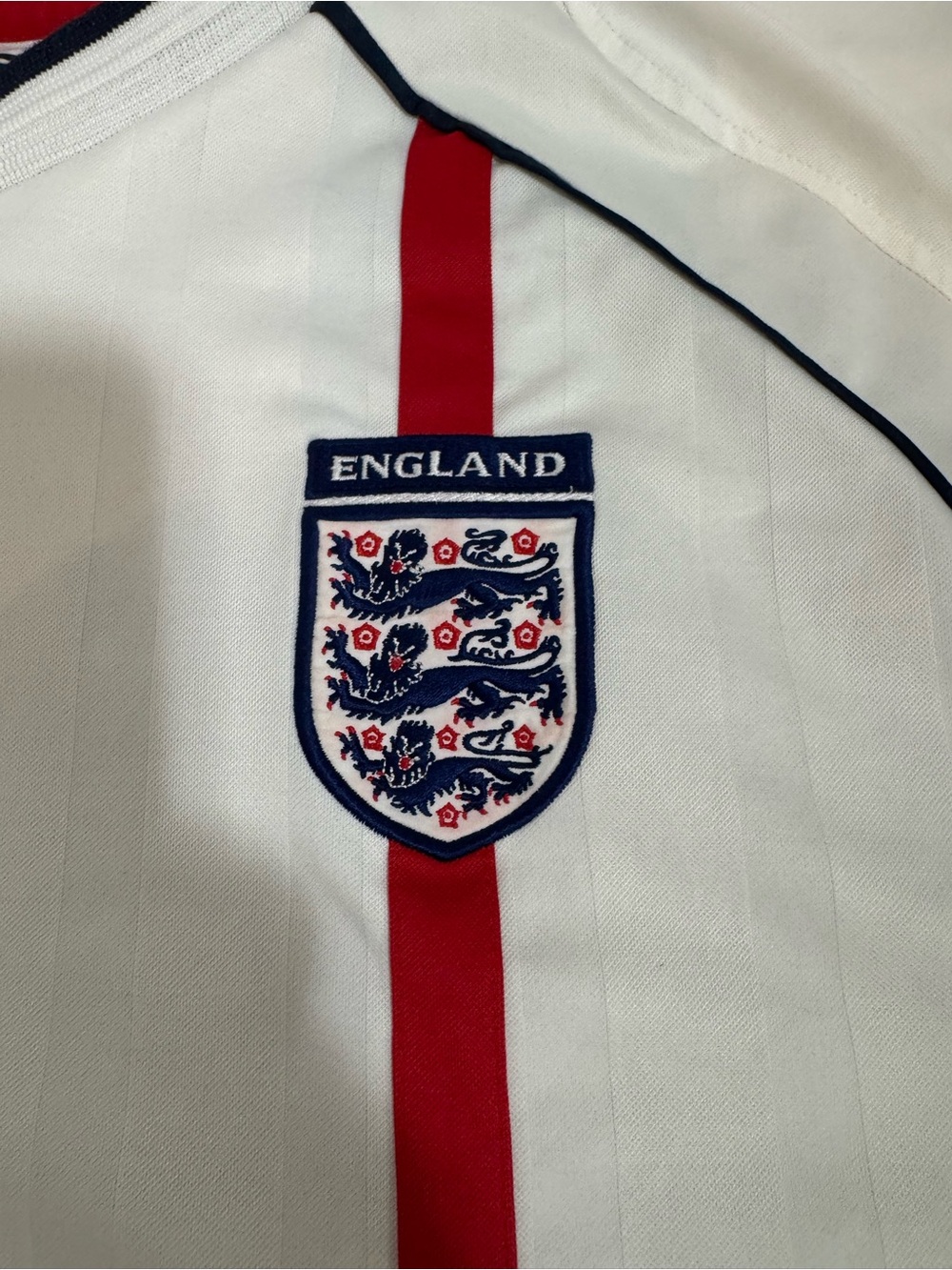 Umbro Men’s White England Football Shirt with Red Stripe - Picture 3 of 6